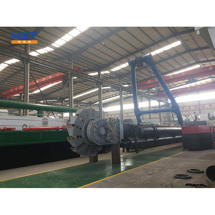 What are the advantages of bucket dredger?